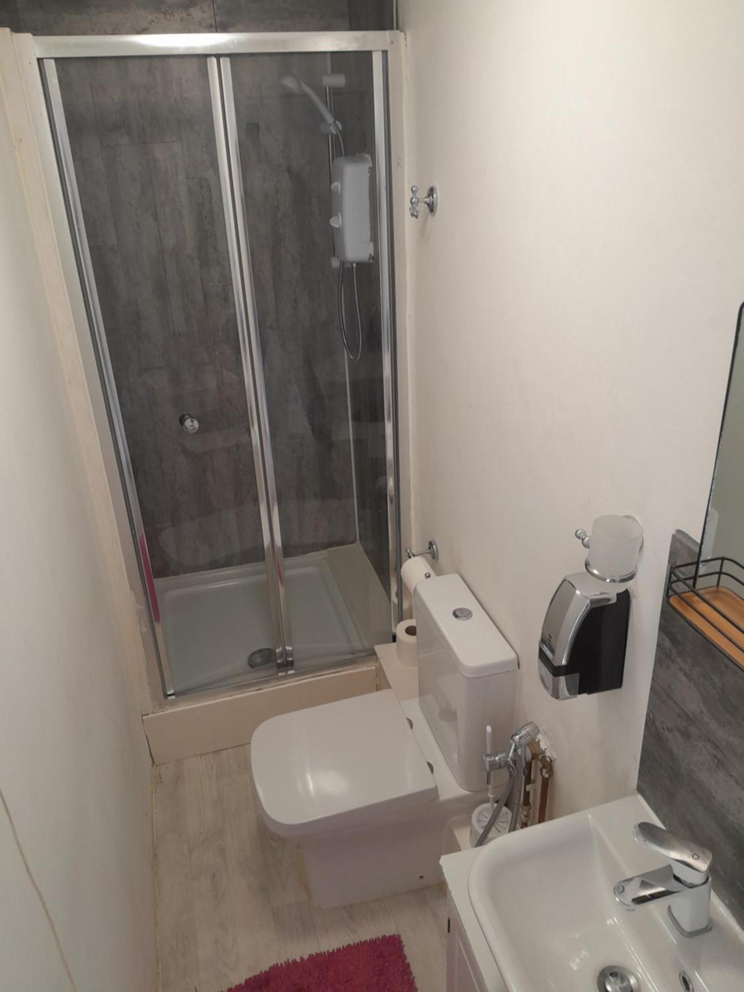 Ensuite Basic Room Budget Sketty 5 Swansea Exterior photo