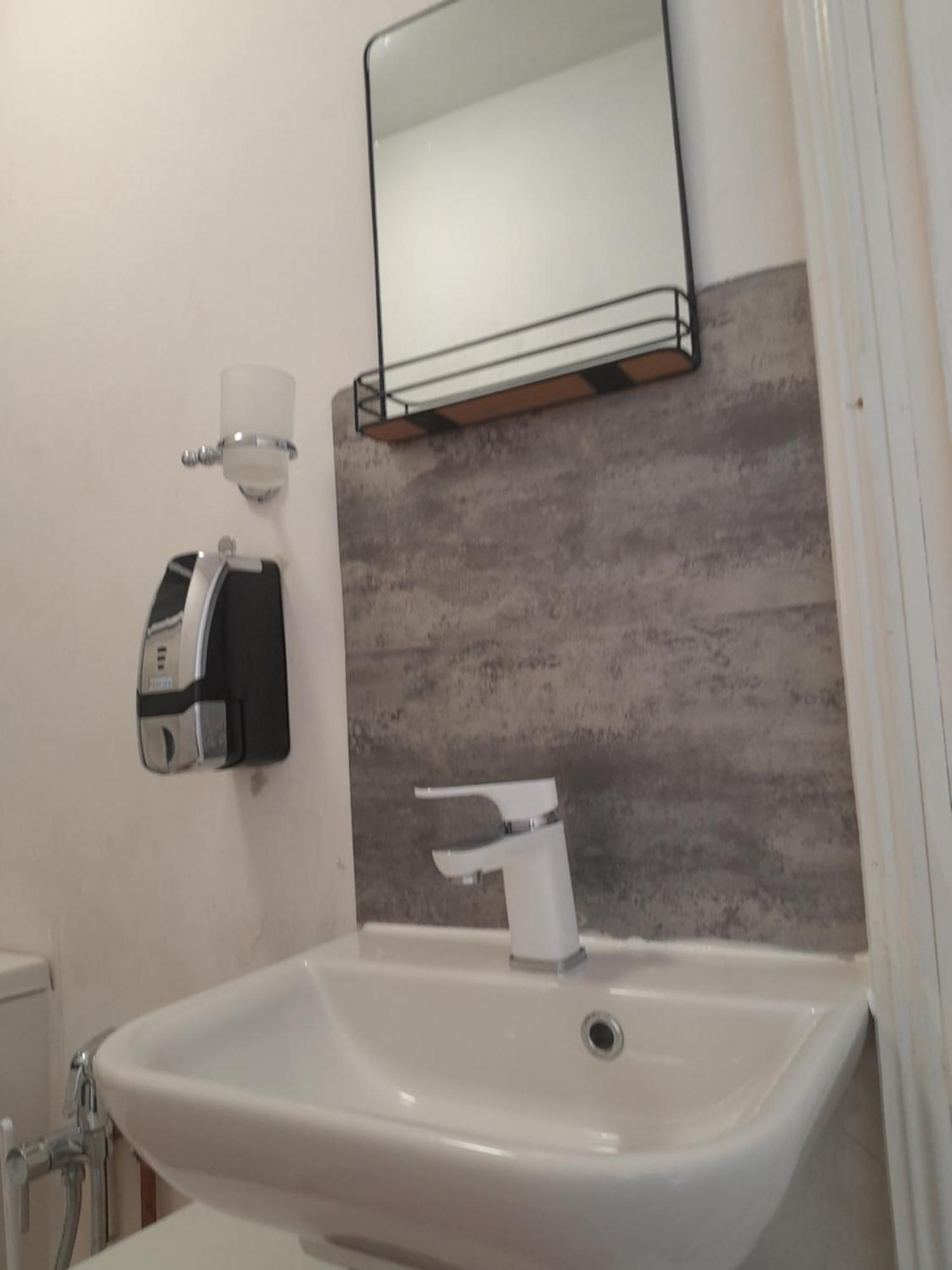 Ensuite Basic Room Budget Sketty 5 Swansea Exterior photo